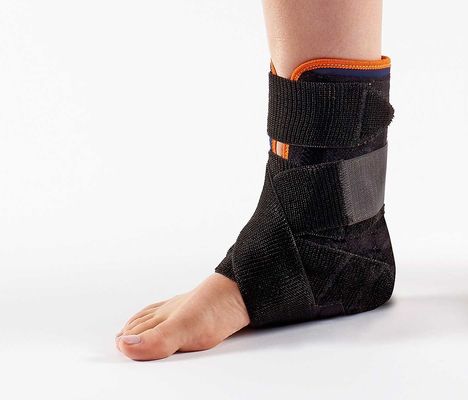 Cuadro respirable 8 OEM del apoyo de tobillo disponible con el parte movible plástico